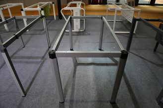 Cina Menawarkan bentuk heksagonal kaki rangka baja meja kantor abu-abu tua 1/2/4/6 penggunaan staf pemasok
