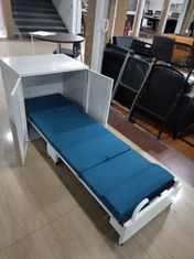 Cina Steel Swing Open Door Steel Cabinet Dengan Tempat Tidur Lipat Untuk Tidur Siang Karyawan H600XW700XD490mm pemasok